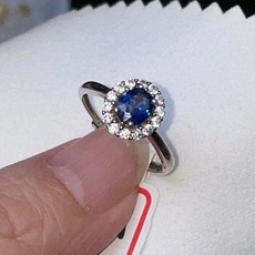 斯里蘭卡天然藍寶石戒指 全淨玻璃體 璀璨鑽石圍繞, 天然藍寶石斯里蘭卡全淨玻璃體