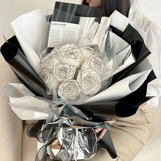 Flora Flower 永生玫瑰花束-黑白簡約風，告白求婚紀念日禮物首選, 如圖