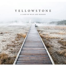 Yellowstone: A Land of Wild and Wonder 精裝版, Riverbend Publishing, 英文