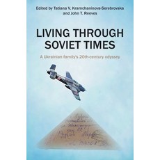 (英文圖書) Living Through Soviet Times: A Ukrainian family's 20th Century odyssey 平裝版, Charlotte Clark, 英文
