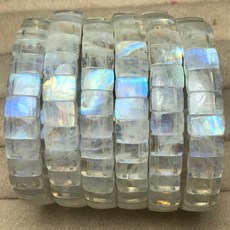 天然斯里蘭卡藍暈月光石手排手鍊，強藍光，簡約時尚設計，提升個人魅力