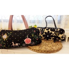 哈日媽咪的愛敗日記 日本知名品牌Think Bee! 個性花朵手提包(附原廠紙盒), 馬車