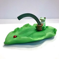 日本 Copeau 青蛙造型蚊香架 蚊香蛙 蚊香置物架 檀香架 室內外擺件 夏季 驅蚊 日本限定 熱銷, 青蛙造型蚊香架(荷葉釣魚款)