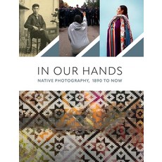 (英文圖書) In Our Hands: Native Photography 1890s to Now 平裝版, Minneapolis Institute of Arts, 英文