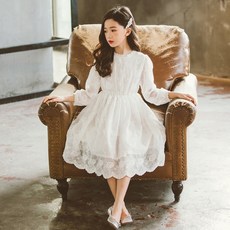 女童白色刺繡連身裙