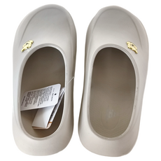 BORUI 柏睿鞋業 大人款 迪士尼金屬釦防水包頭拖鞋, 維尼 奶油白, 245mm