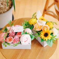 ASPASIA Soap Flower Kinsley 康乃馨錢盒中心裝飾品 2 件套, 黃色, 粉紅色, 1套