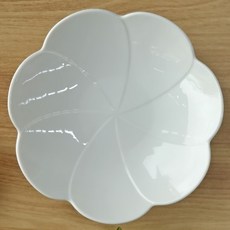 ODA POTTERY 小田陶器 蜀葵花形義大利麵盤, 白色的, 1個