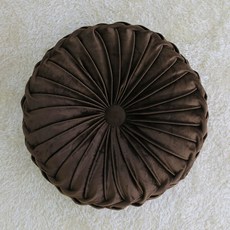 Fognan 褶襉天鵝絨圓形靠墊, 棕色的