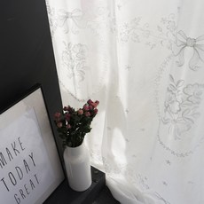 芙蘿莉亞刺繡紗簾, 象牙白