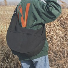 FROM HEAVEN 半月形素色帆布斜背包, 黑色