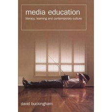 Media Education: Literacy Learning and Contemporary Culture Paperback, Polity Press