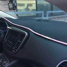 雙龍汽車 黑標毛氈乳膠防滑儀表板避光墊, Rexton2 (上方嵌入式), 黑色 + 粉紅色