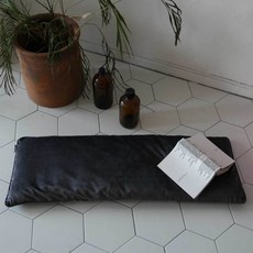 天鵝絨長椅坐墊, 木炭