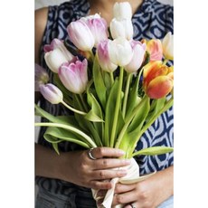 Holding a Bouquet of Tulips Flower Journal: 150 Page Lined Notebook/Diary Paperback, Createspace Independent Publishing Platform