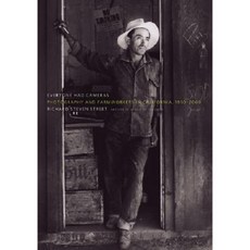 Everyone Had Cameras: Photography and Farmworkers in California 1850-2000 Paperback, University of Minnesota Press