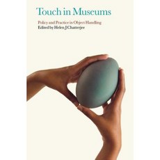 Touch in Museums: Policy and Practice in Object Handling Paperback, Berg Publishers