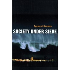 Society Under Siege 平裝版, Polity Press