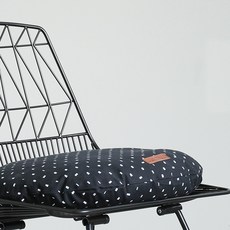 BOWELL All Black Everything 圓形坐墊套, Eunoia