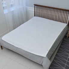 保暖可水洗薄墊兼被子, 白色的