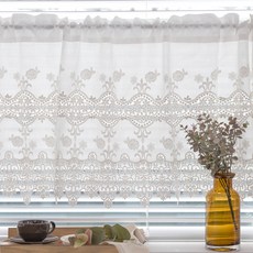 卡拉短簾, 白色