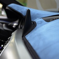 BlueCode 麂皮絨防滑金屬標誌儀表板避光墊 粉彩海軍藍 + 黑色, 起亞, All New K7 2016年~ (中置喇叭 無, HUD 有)