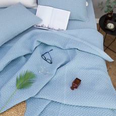 1300K 素色波紋絎縫薄被, 天藍色