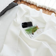 APOA ROOM 素色薄紗紋路荷葉邊棉墊, 白色的