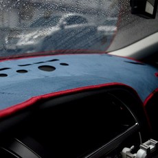 블루코드 섀미 논슬립 대쉬보드커버 메탈로고 파스텔 네이비 + 레드, BMW, 5시리즈(G30) 2017~2018년 (HUD 유) 센터스피커 유