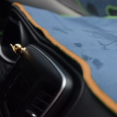 블루코드 섀미 논슬립 대쉬보드커버 메탈로고 파스텔 네이비 + 오렌지, BMW, 5시리즈 G30 2017년~2018년(HUD 무/센터스피커 유)