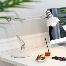 DAYSTAR HOUSE 瑪麗站, 白色的