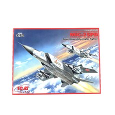 ICM塑膠模型 1/72 MiG25PD蘇聯重型攔截戰鬥機, 1個