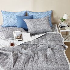 BODRE 花紋絎縫泡泡紗涼被, 灰色的