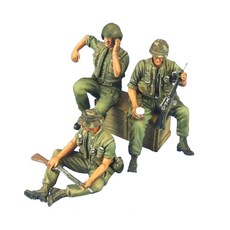 傳奇1:35美國陸軍裝甲車組越南塑膠模型 LF0107, 1個