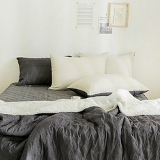 The Zari 超細纖維羊毛毯寢具組