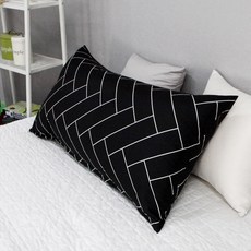 法蘭絨磚形圖案長型靠枕, 黑色