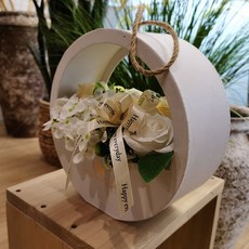 Decocomani人造花壁飾花籃, 白色