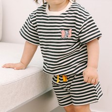 Little rabbit 小飛象印花短袖衣褲組