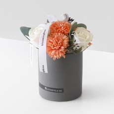BLOOMING&ME 香皂花康乃馨和玫瑰啞光中心裝飾品, 灰色的, 1套