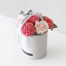 BLOOMING&ME 香皂花康乃馨和玫瑰啞光中心裝飾品, 白色的, 1套