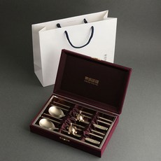 Inspoon 韓國製造十長生鶴鹿烏龜圖案不鏽鋼鍍鈦餐具組, 1組, 湯匙筷子 2人份 + 長壽龜筷架 2個 + 錦盒 + 購物袋, 混色