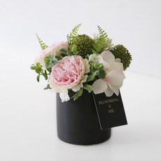 BLOOMING&ME Pom Pong Ball 花綠色裝飾中心裝飾品, 綠色（乒乓球）、淺粉色繡球（花）, 1個