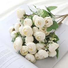 Happy Village 人造花粉彩毛茛花束, 白色