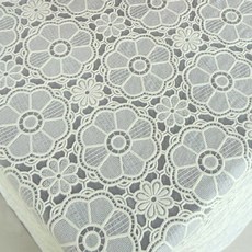 마켓피오 pvc 일회용 레이스 식탁보 타입9 137 x 137 cm, 1개입, 2개