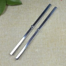 一字型鐵文鎮, 2個