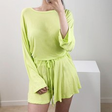 Easy Studio 女性飄逸垂墜感夏季運動長袖 + 褶皺短褲套裝