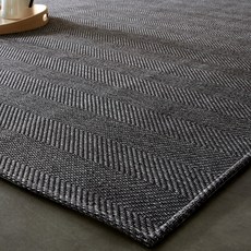 On 人字形方形地毯