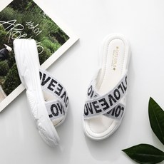 갓슈 여성용 퍼즈 레터링 통굽슬리퍼