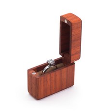 簡潔的薄原木戒指盒 玫瑰木, 1個