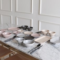 KIMSUNGHUN CERAMICS 簽名啞光經典餐具家居套組 4 人 23p, 粉色的, 9種餐具